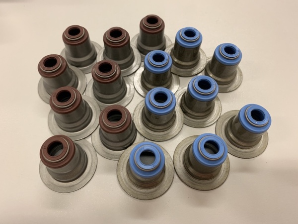 Колпачок маслосъемный, GM 5.3L - 6.0L - 6.2L , GEN III IV комплект 16 шт.