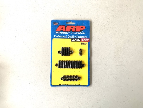 Шпилька поддона двигателя GM 5.0L - 5.7L (набор)